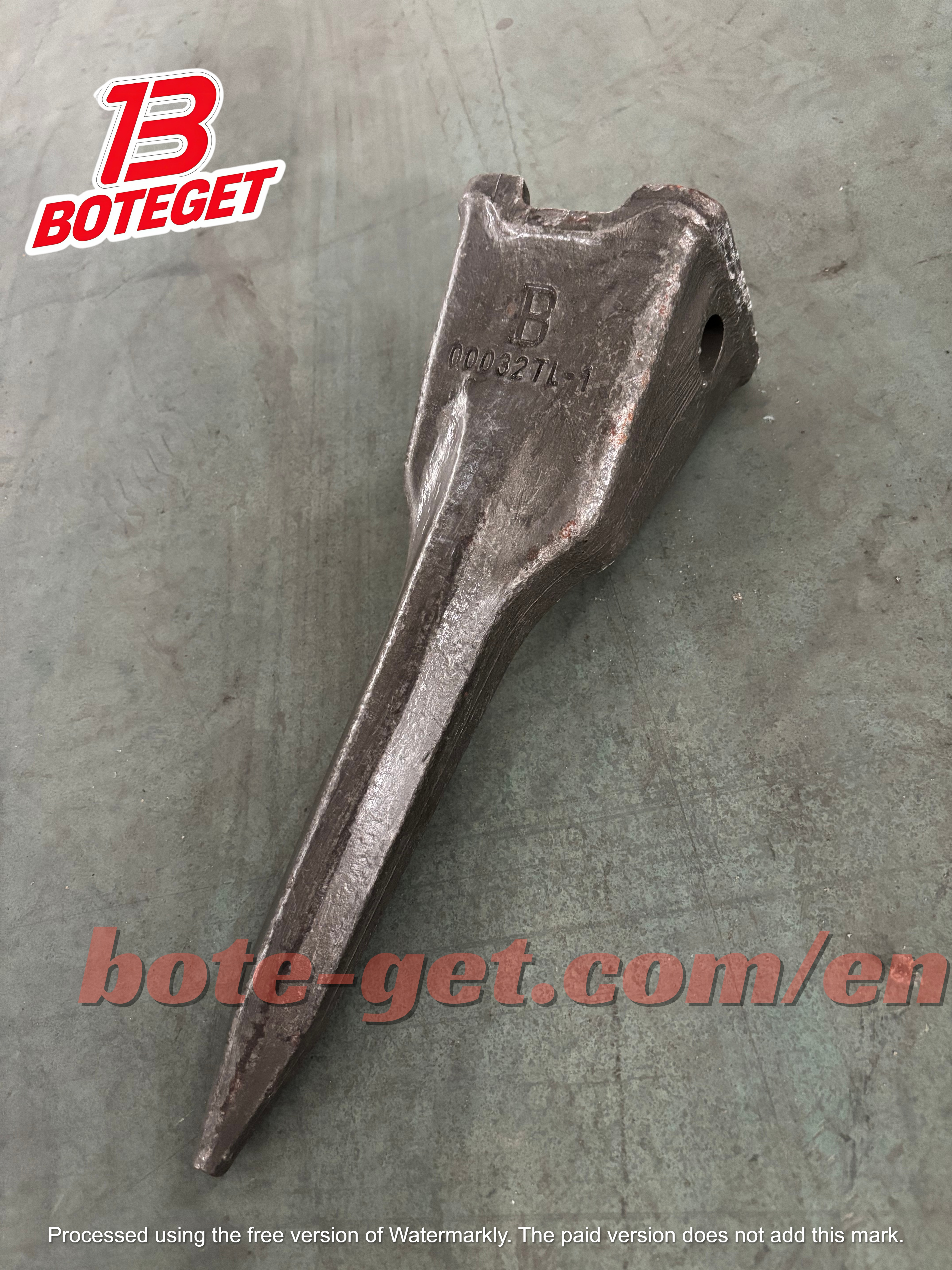 2713-00032TL,2713Y00032TLLight Long Excavator BucketTiger Tip - Image 1